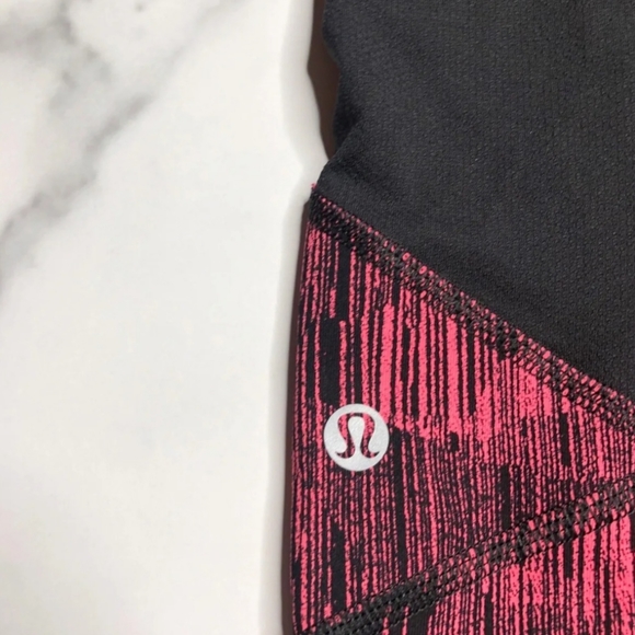 Lululemon • Coral/Black Pace Rival Crops • Sz 8 - Picture 3 of 4